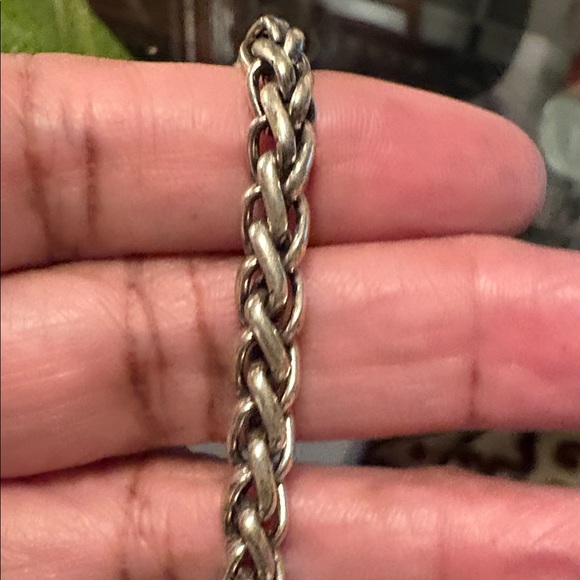 Elegant Silvertone Bracelet with Black Charm K, inscribed - Picture 3 of 5